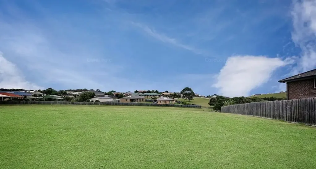 Lakes Entrance OCEAN VIEWS- COURT LOCATION