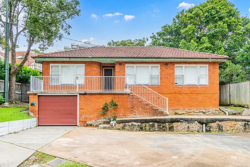 LIVE IN COMFORT AND PEACEFULNESS IN THE HEART OF DRUMMOYNE!