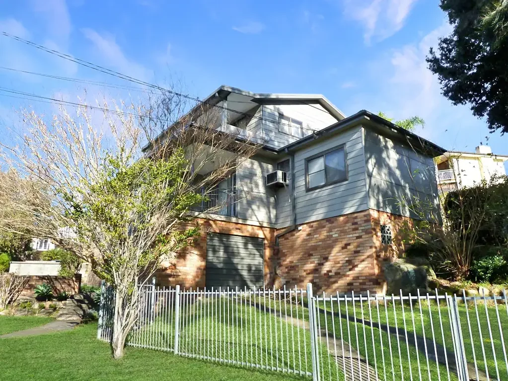 Quite cul-de-sac street with fantastic park and district views