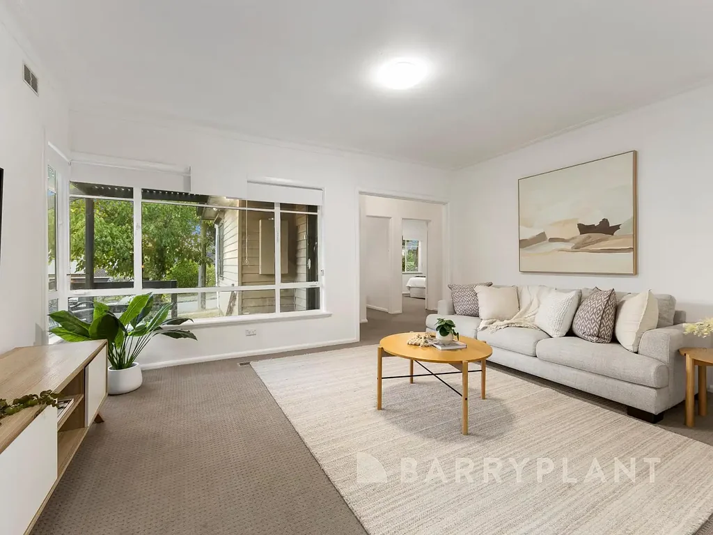 Donvale 3房  Family home on rare flat 726sqm block in Donvale!