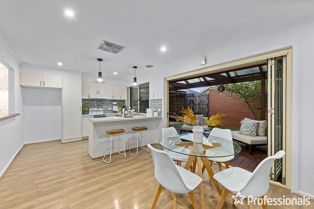 2 Strickland Crescent, Burnside, VIC 3023