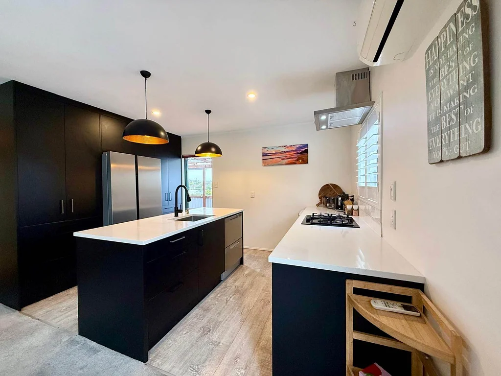 Cosy Modern Urban Cottage in sought-after scho...