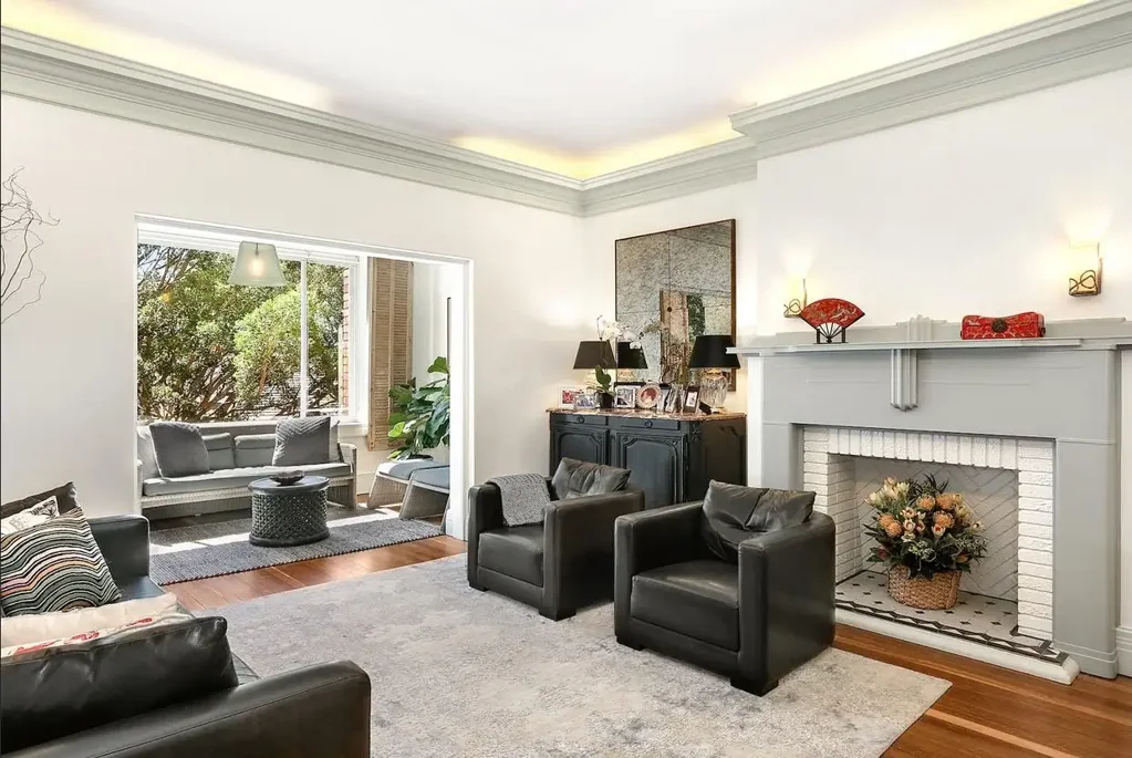 Beautiful House-Size Apartment In Grand Art Deco Building