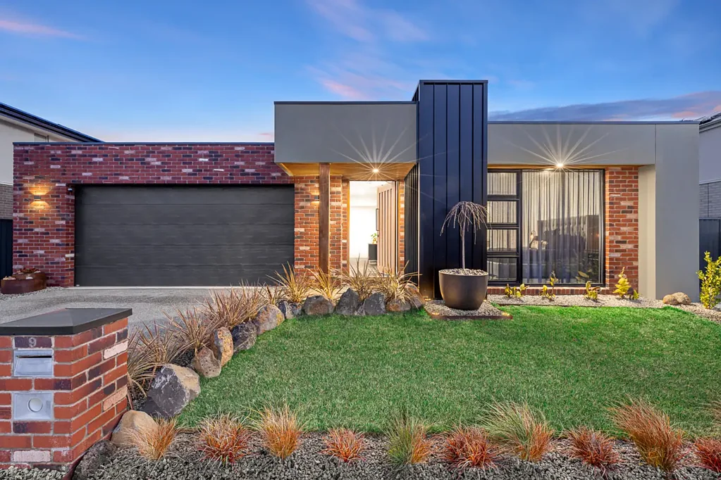 Lucas 4房  High-End Twomey Homes Build in Lucas