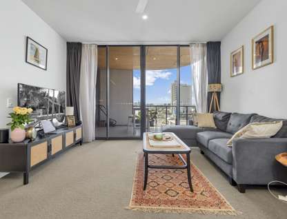 804/18 Hubert Street, Woolloongabba, QLD 4102, 2 Bedrooms, 2 Bathrooms, Apartment