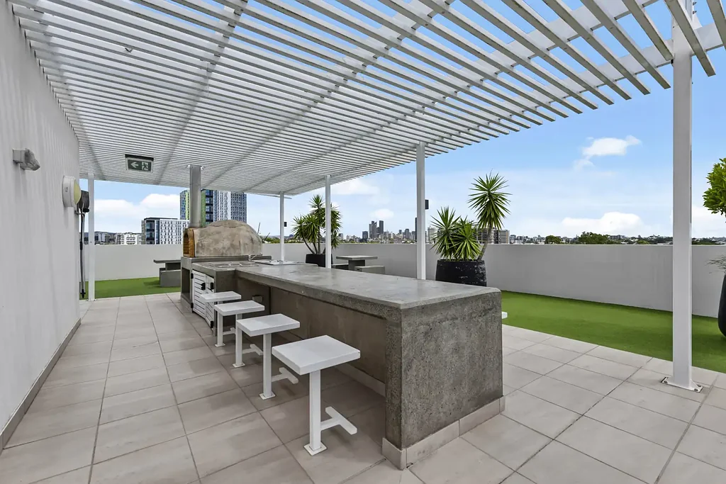 Stones Corner 2 Bedroom Exciting Opportunity in Prime Stones Corner Location