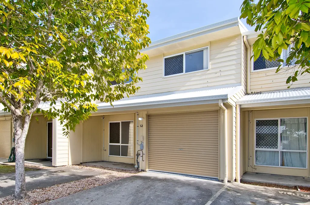 Beenleigh 3Habitaciones Spacious Townhouse with Loads of Potential!