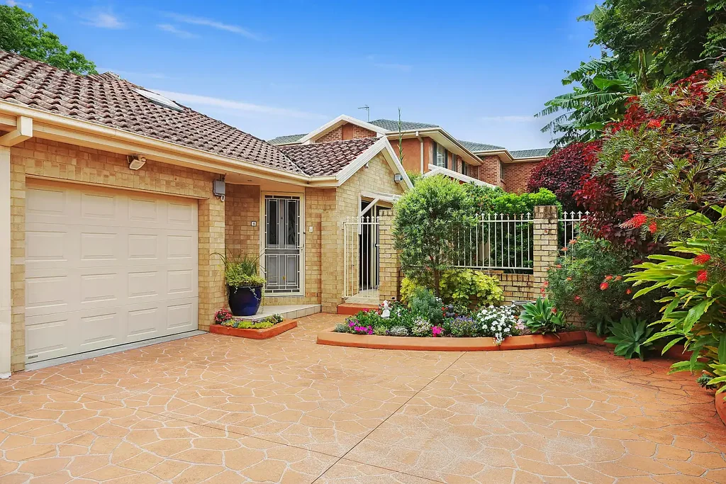 Quiet Townhouse Close to Transport & Shops