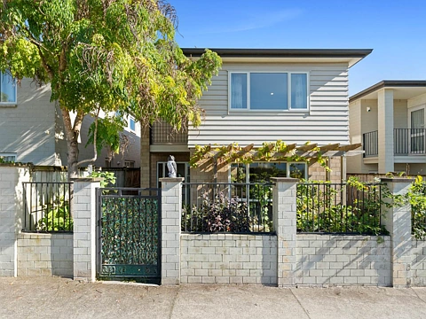 Flat Bush 5部屋 Vendor Relocating – Family Home + Separate Studio