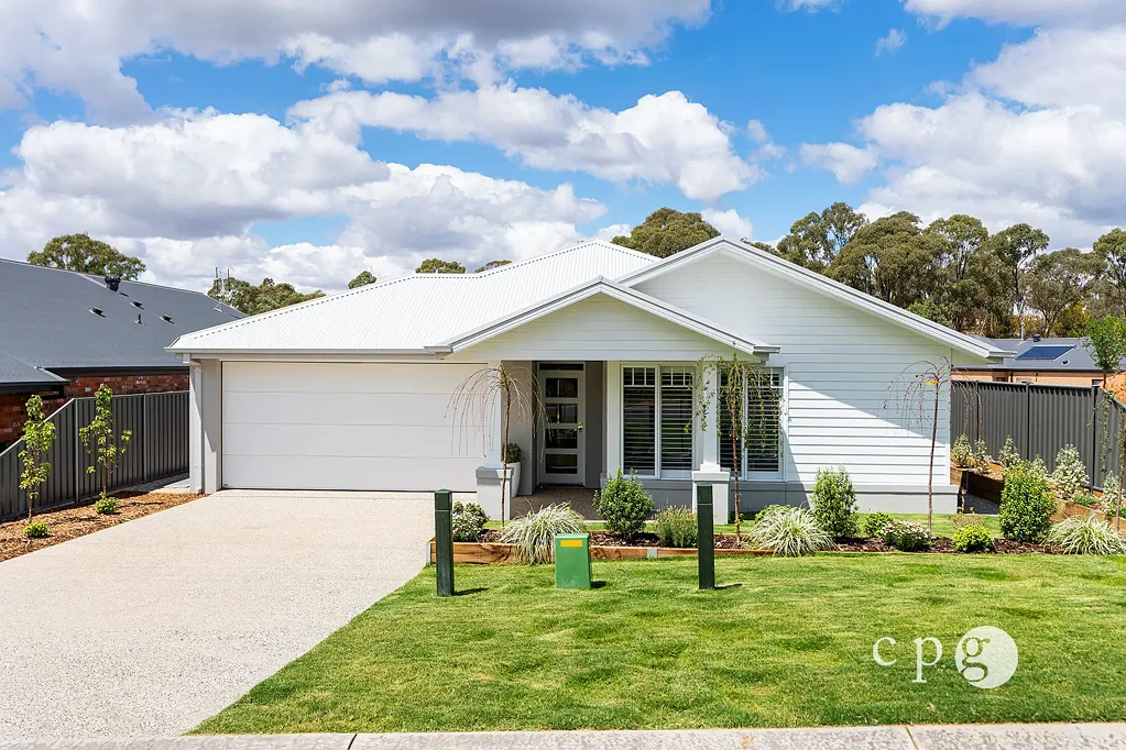 Mckenzie Hill 4Moenga MODERN COMFORTABLE AND SPACIOUS