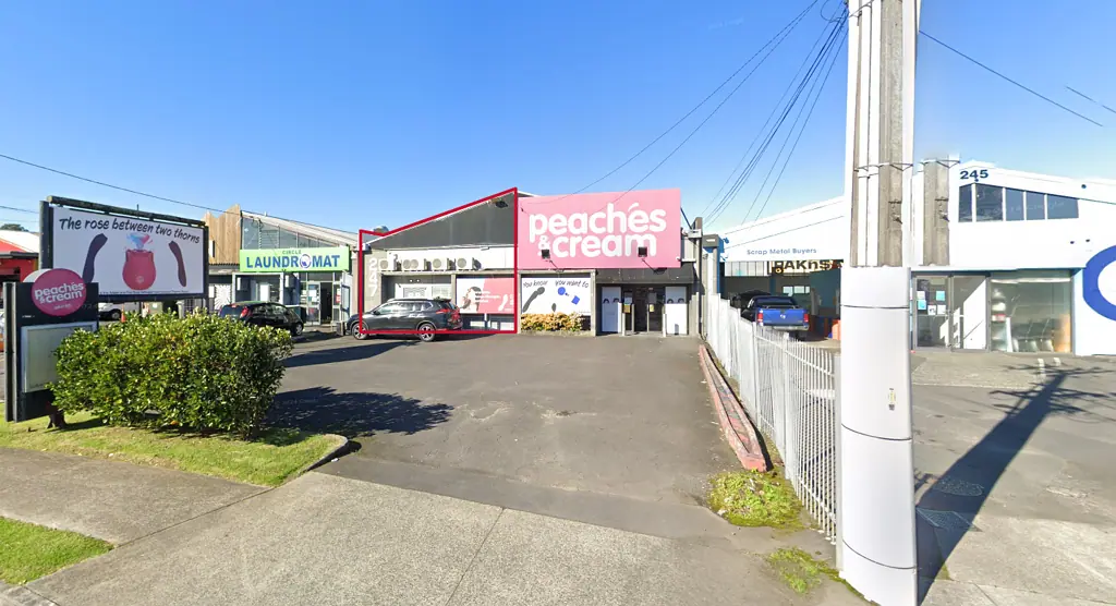 Wairau Valley High exposure retail unit – Wairau Valley