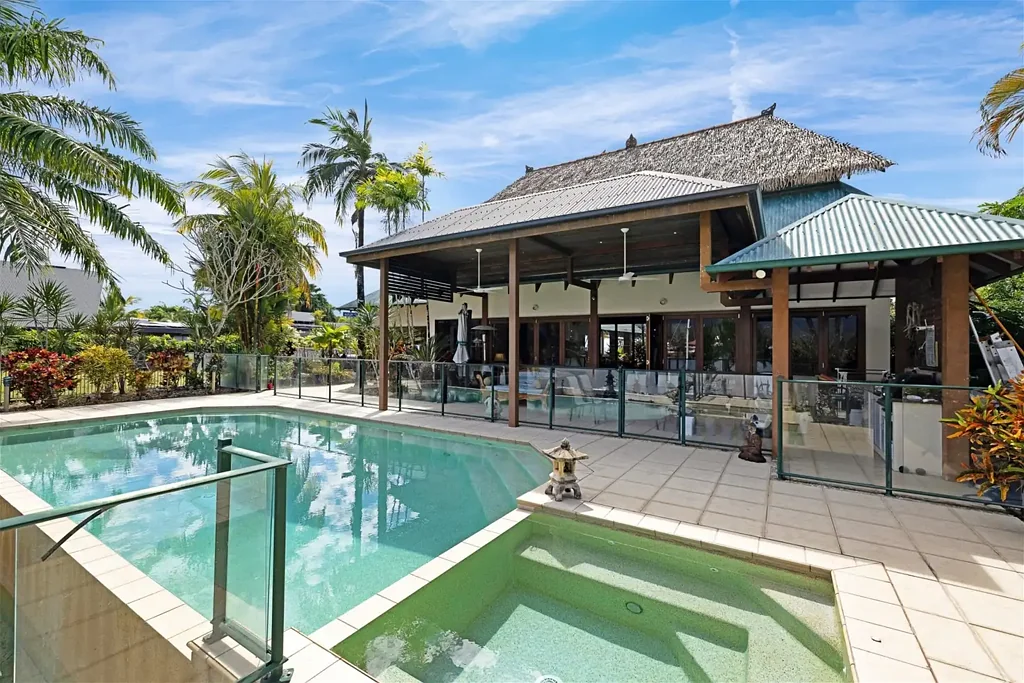 Cardwell 3બેડરૂમ Bali-Inspired Home on the Marina with pontoon for 22 meter boat.