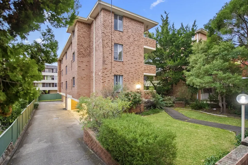 West Ryde 2ห้องนอน Updated interiors | Mid-floor position | Ultra-convenient river side setting