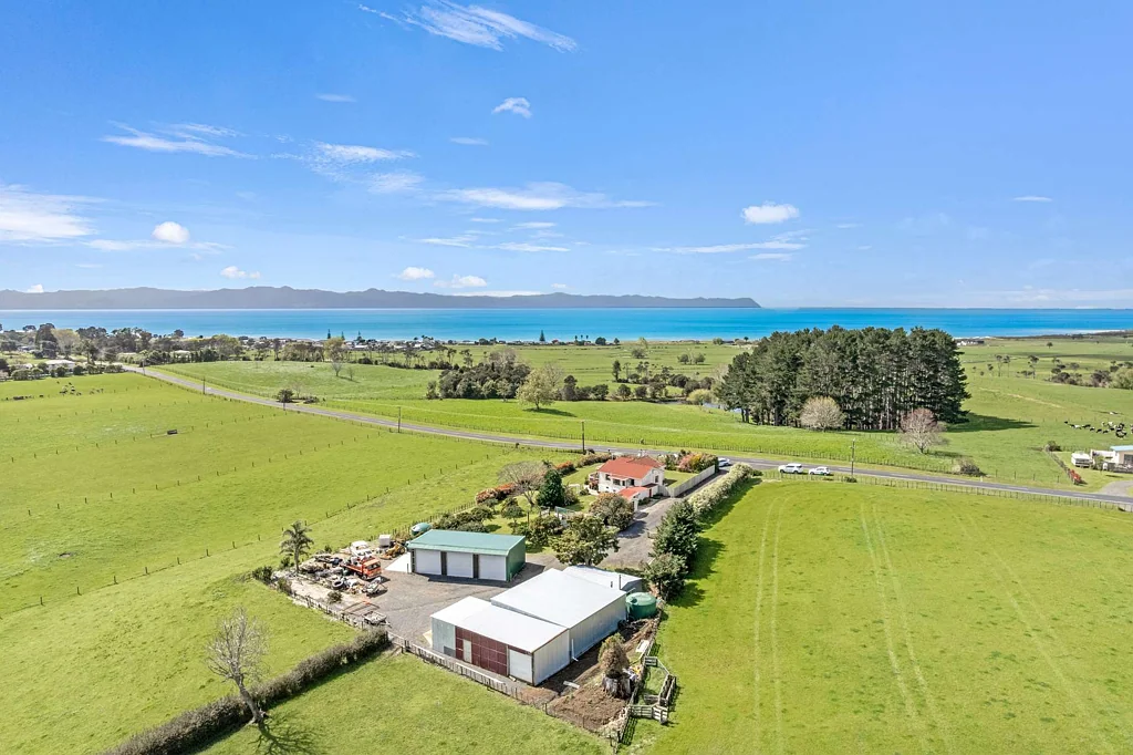 Kaiaua 3ห้องนอน A Dream Home with Sea Views & Sheds!