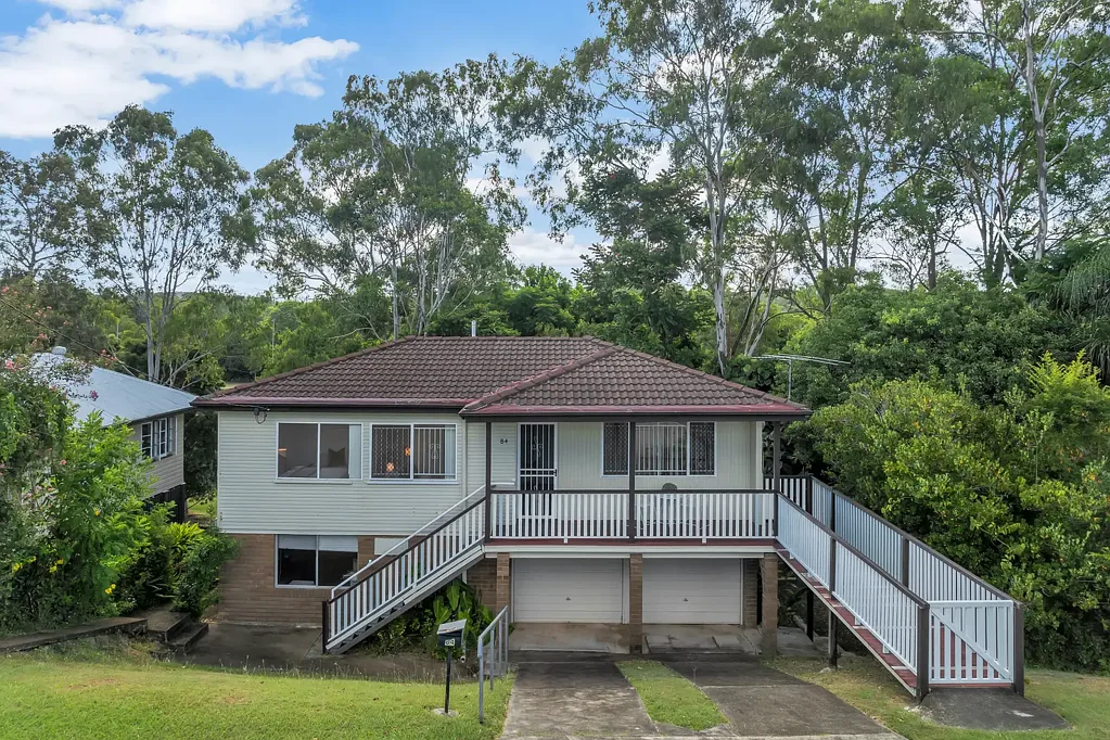 Keperra 3 Bedroom Elevated Keperra Opportunity with Only One Neighbour - Backing onto Parkland