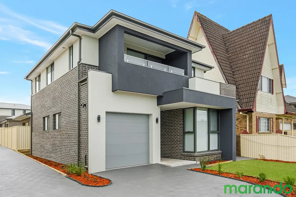 NEAR NEW LUXURY 5 BEDROOM HOUSE!