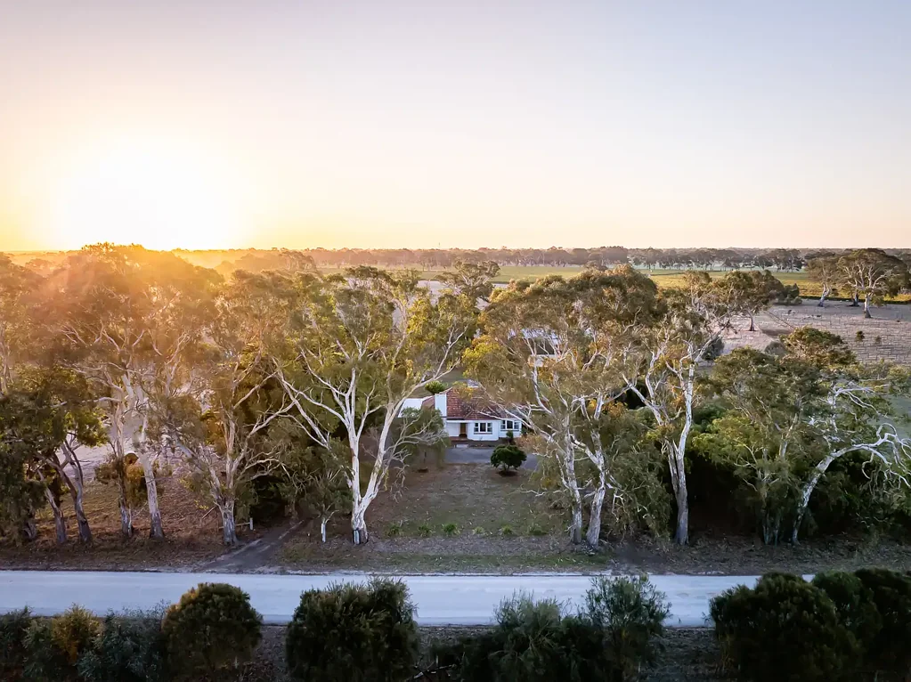 437 Old Comaum Rd, Penola, SA 5277