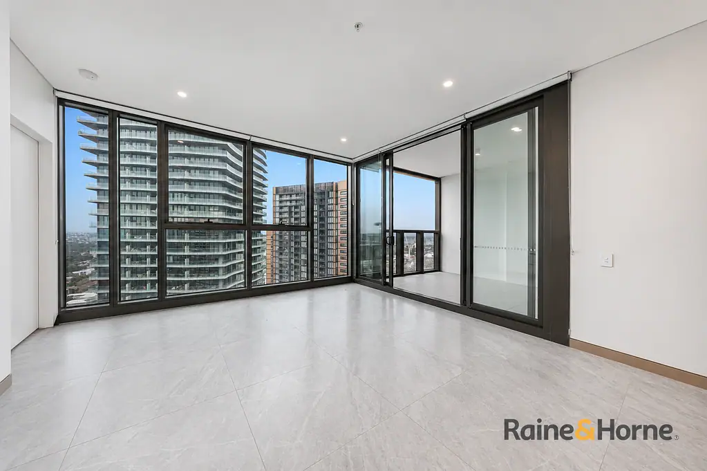 St Leonards 2Moenga North-facing 32nd Floor Luxury | Iconic Harbour Bridge, Water & Skyline Views