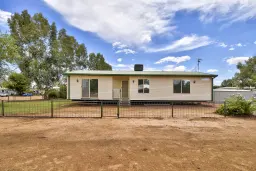 160 WREN STREET, Longreach