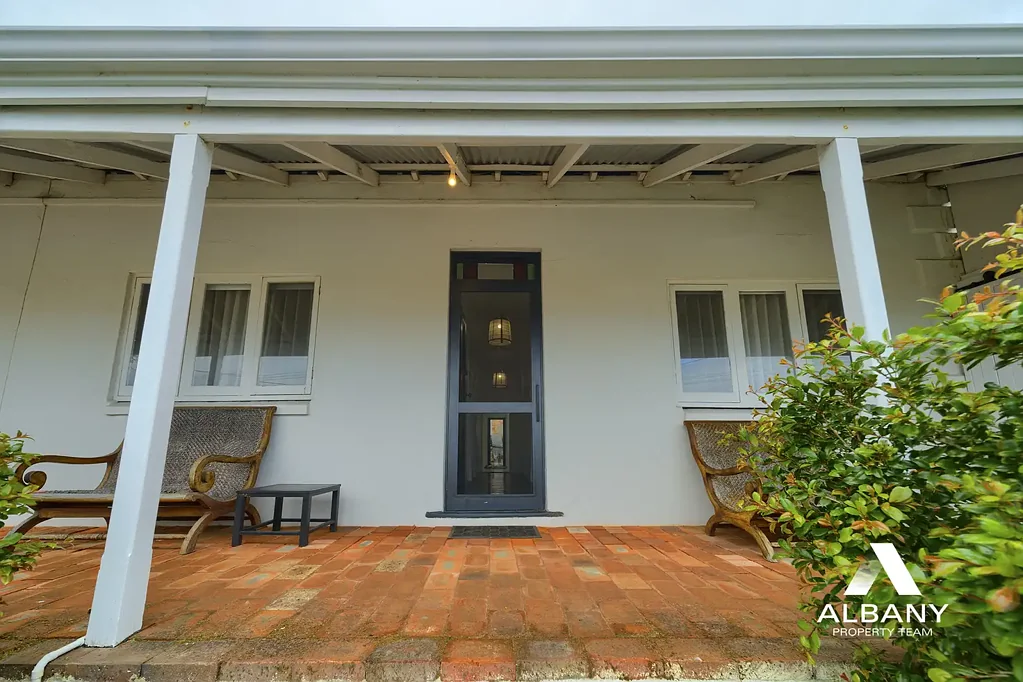Unique 2 bedroom Character Unit in the Heart of Albany
