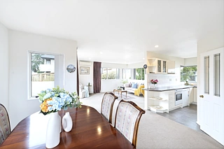 1/210A East Coast Road, Forrest Hill, Forrest Hill, North Shore City