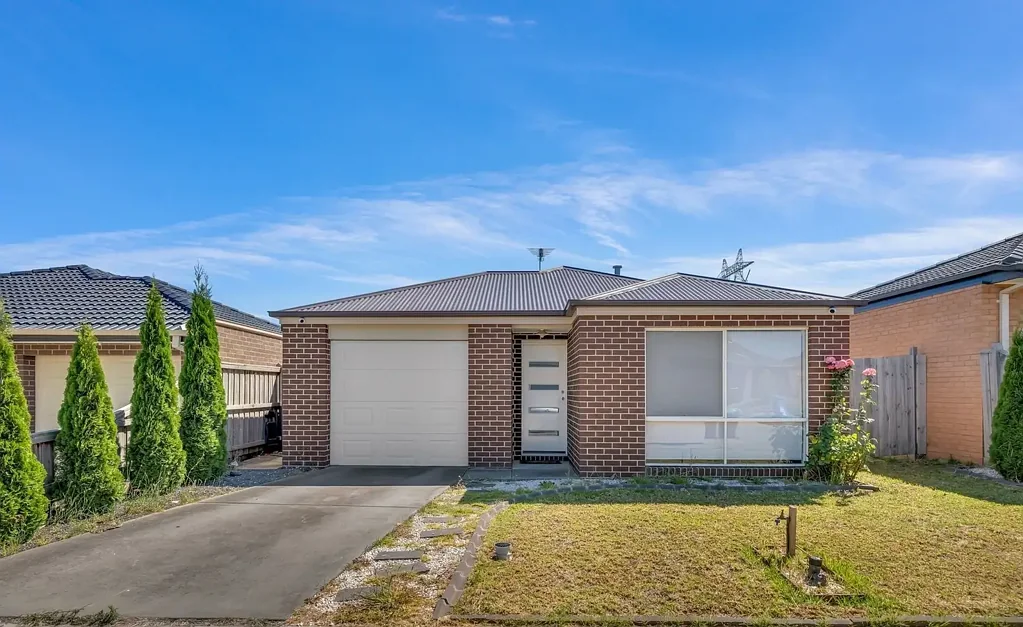 Central Cranbourne Family Gem – Space, Comfort & Convenience!!