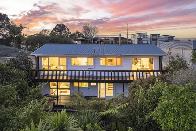 16 Glamorgan Drive, Torbay, North Shore City