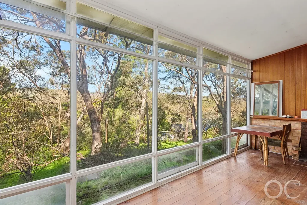 Hawthorndene 3房  Open the Door to a 1520m² Corner Allotment with Sweeping Views