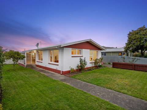 Redwoodtown 3房  Original charm, endless potential & prime location