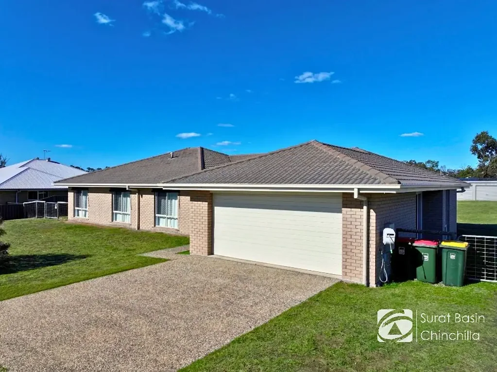Miles 5Kwarto Executive Family Living at Its Finest – 5 Bedrooms, 3 Bathrooms, Shed + Media Room