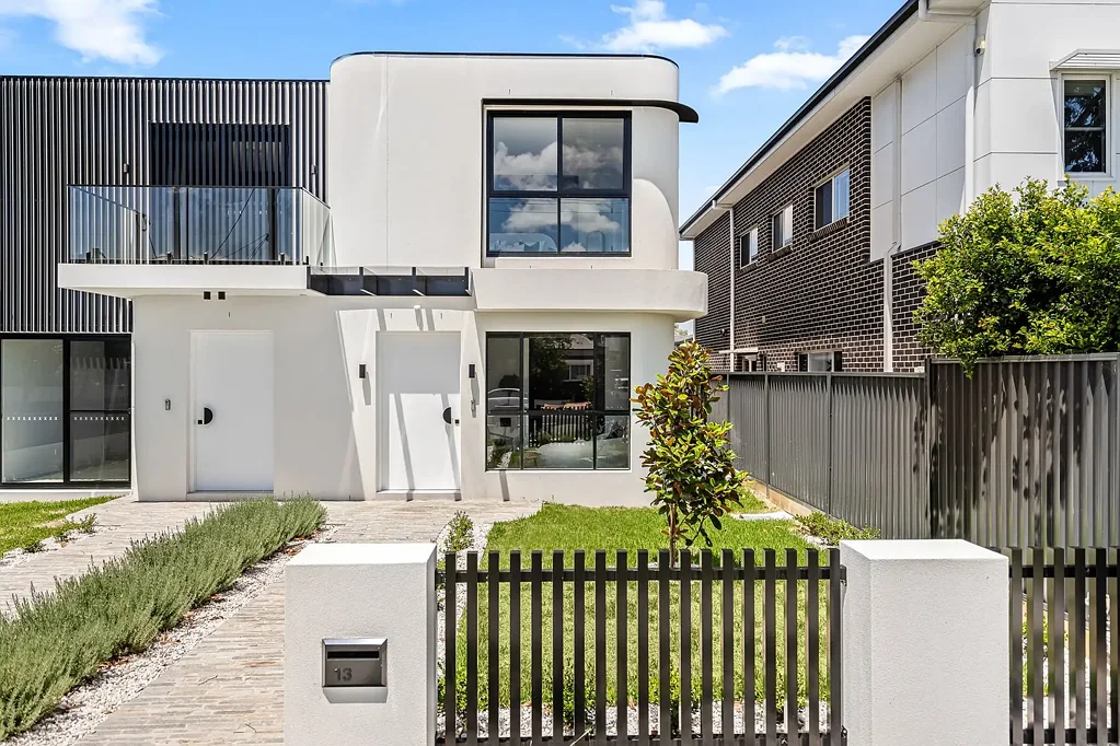 Sans Souci 5部屋 Brand New Luxurious 5 Bedroom Solid Constructed Home