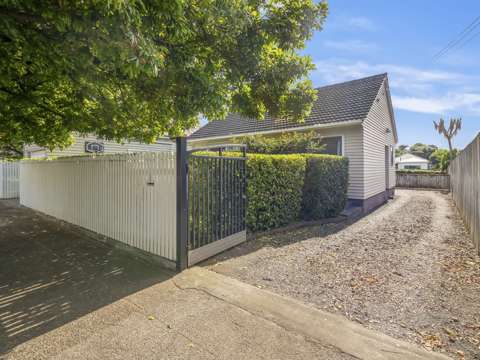 Onehunga 3房  Full site freehold near the park