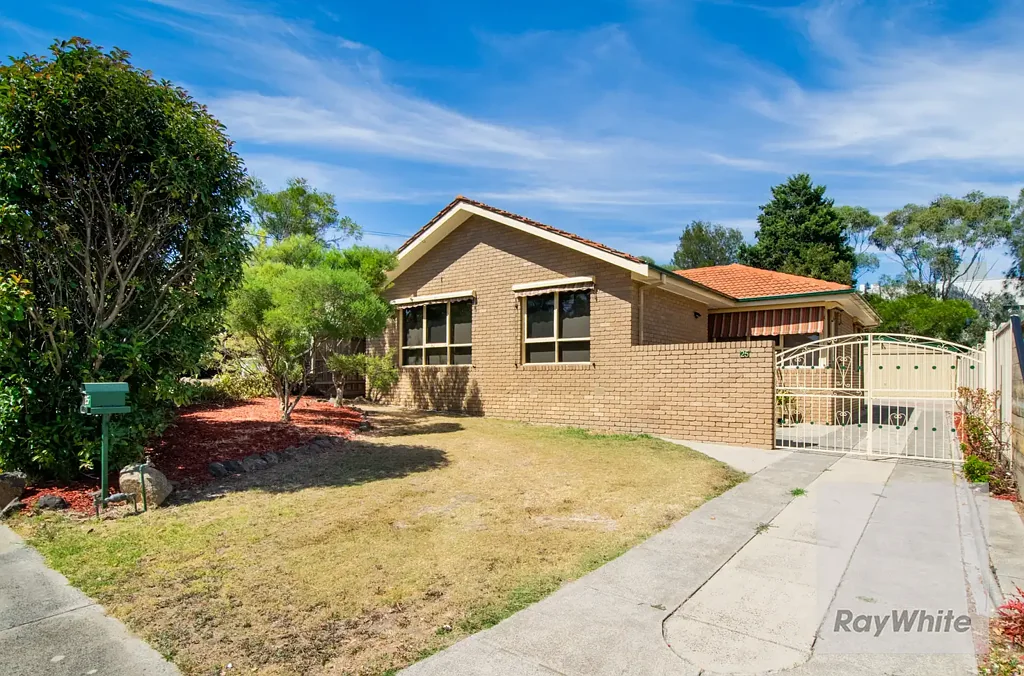 RENOVATED AND IN A PERFECT LOCATION!
