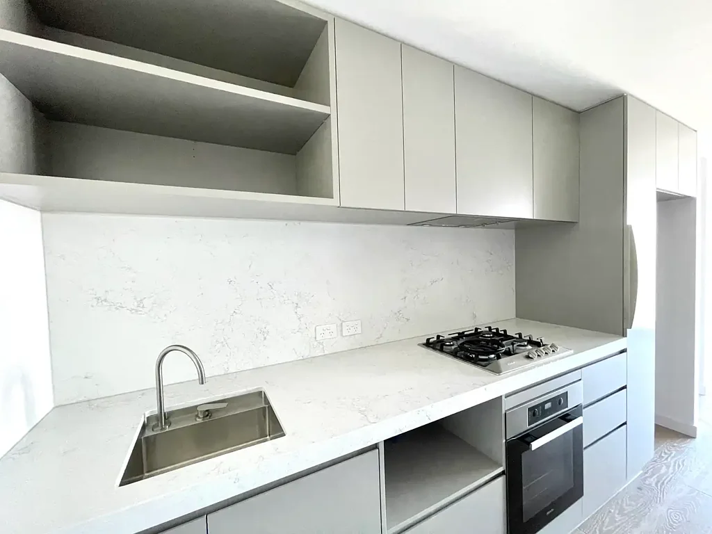 Modern 1-Bedroom Apartment in the Heart of Melbourne
