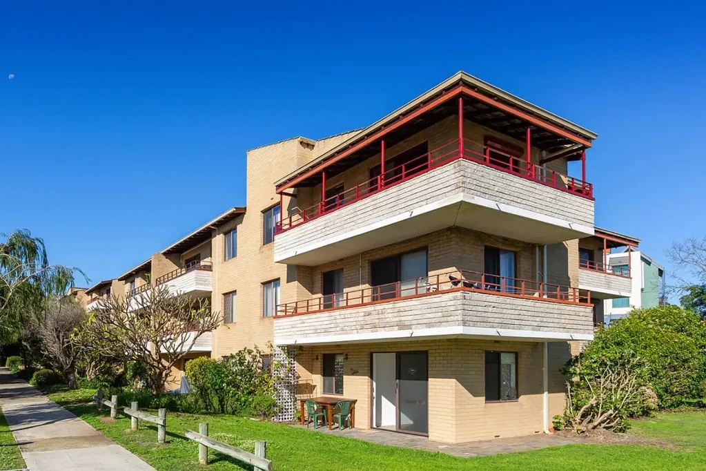 Como 2બેડરૂમ Ground-Floor Apartment in Sought-After Riverside Location