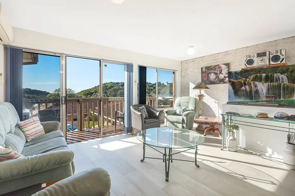 Merimbula 3部屋 WALK TO CLUBS, CAFES AND RESTAURANTS from this Light-Filled Home