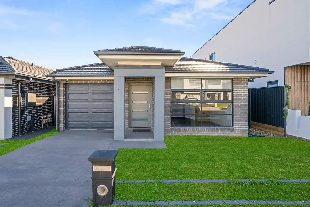 Stylish & Spacious 4-5 Bedroom Home Featuring Ducted Air Conditioning & Lock-Up Garage