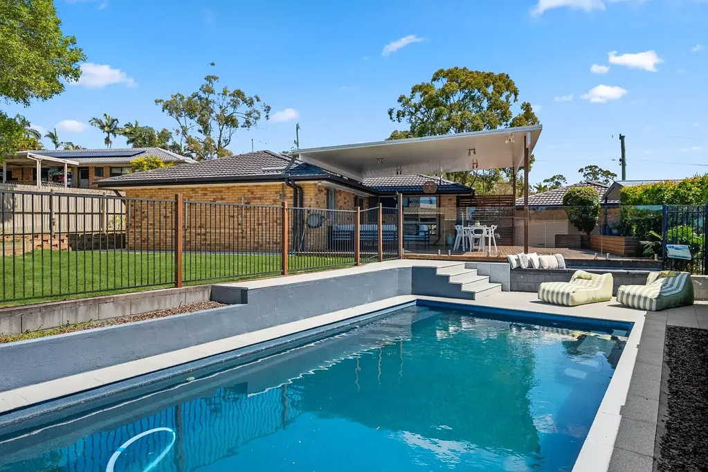 Alexandra Hills 4chambre Family Comfort with Pool, Shed & Prime Location in Alexandra Hills