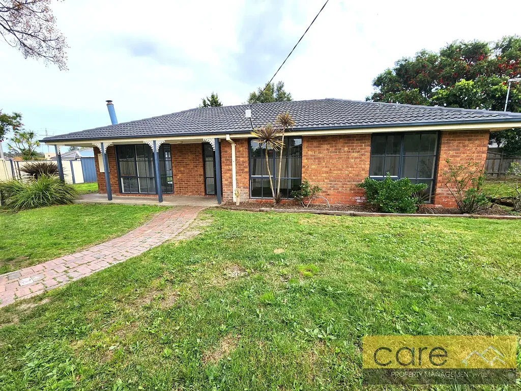 CONVENIENT LOCATION NEAR SHOPS AND SCHOOLS