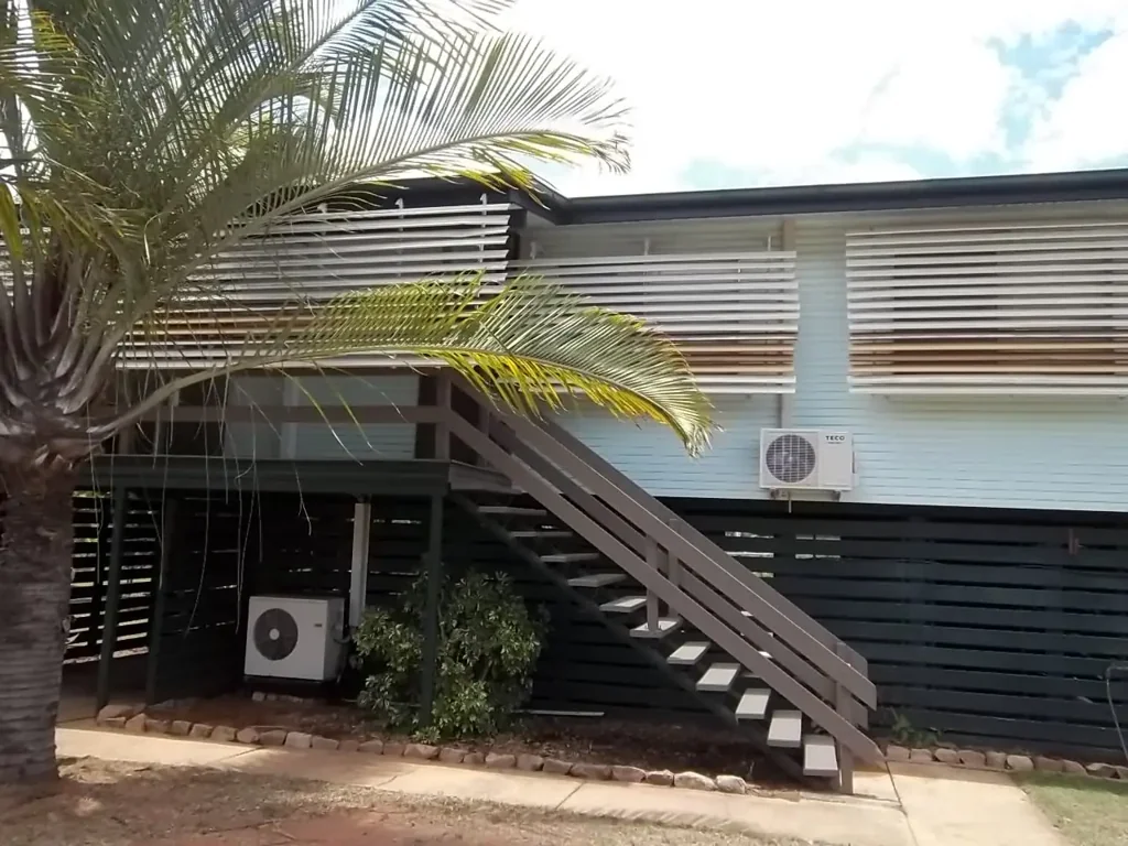 4 Bedroom High set walking distance to local shopping center