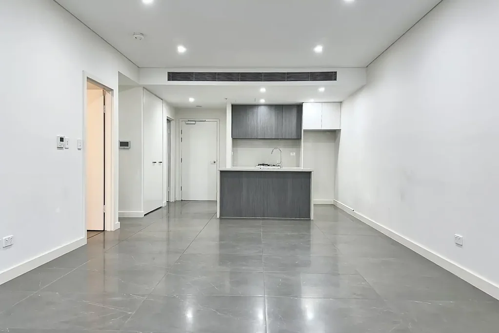 Northeast Facing Oversized One Bedroom Apartment with A Big Study