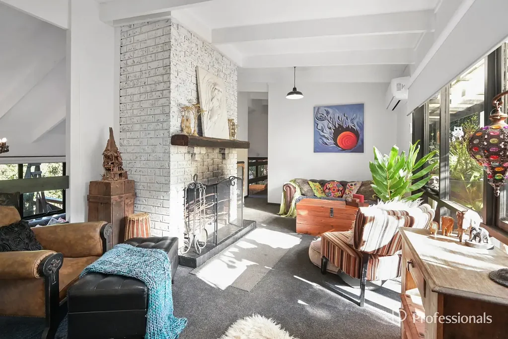 Millgrove 4 Slaapkamer Stylish, Light-Filled Retreat with Unique Character