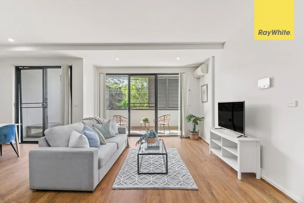 MODERN TWO BEDROOM UNIT IN THE HEART OF PARRAMATTA CBD