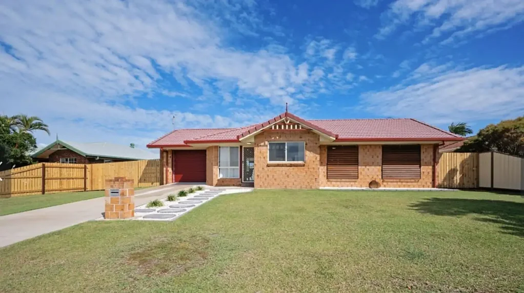 Fully renovated Coastal Living Just Minutes from the Beach
