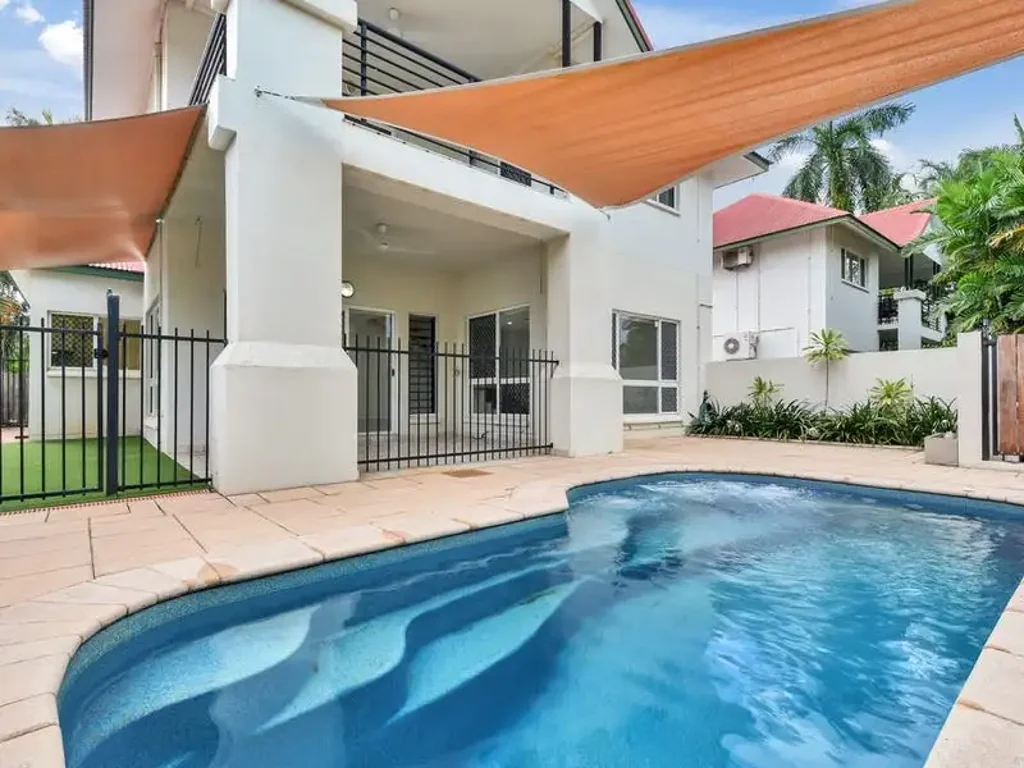 Entertain in Style – Large Townhouse with Stunning Pool