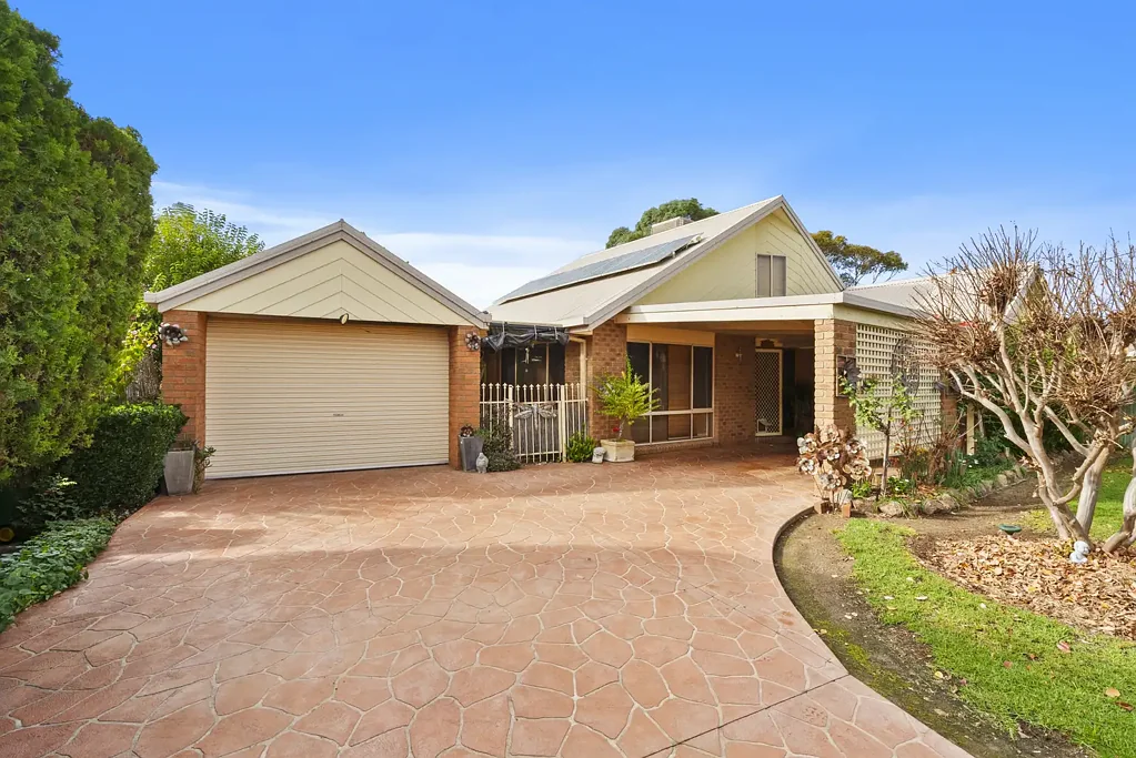 Corowa 3房  Rural Outlook, Spacious Design & Convenient Rear Access