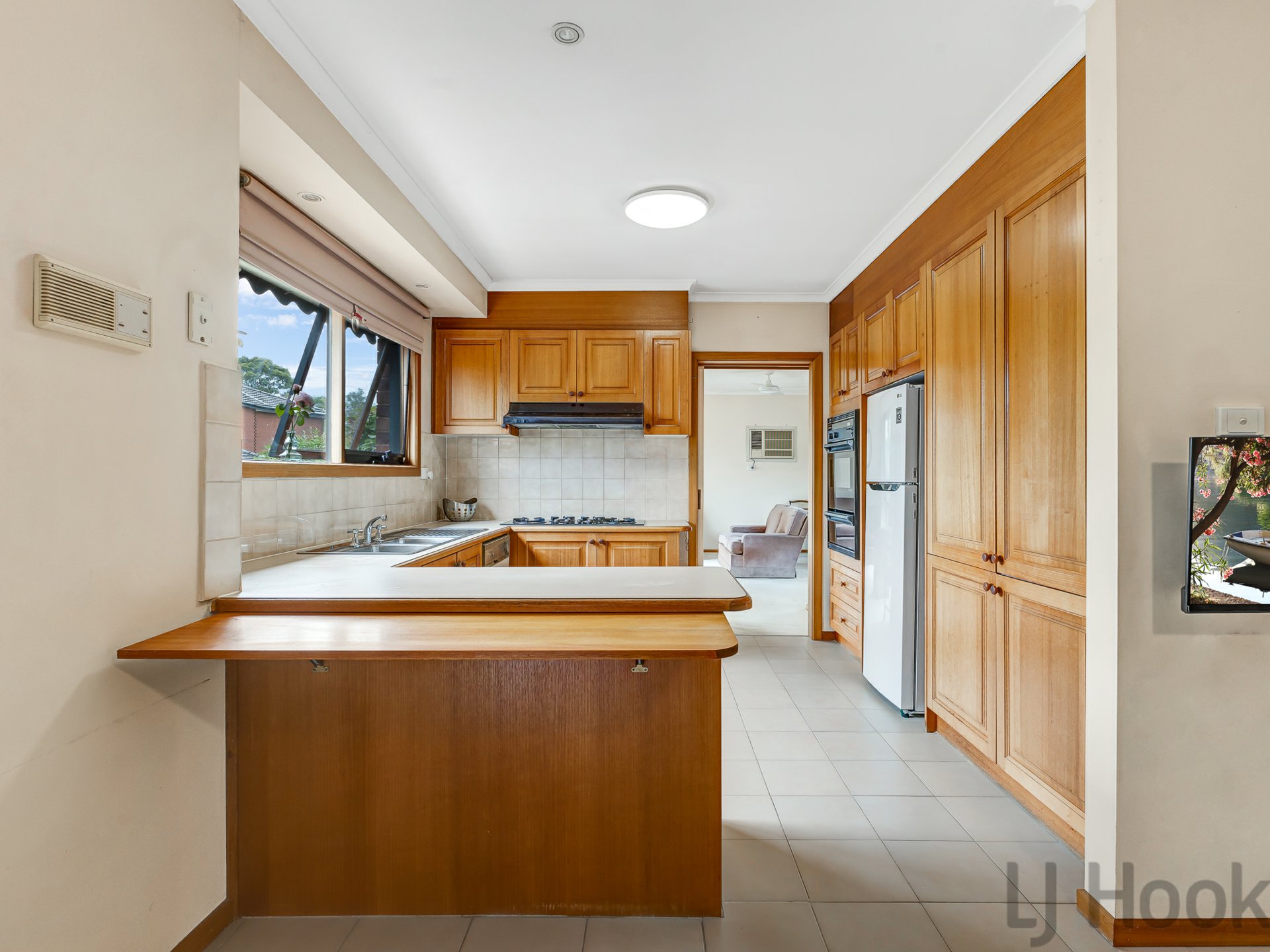 71 ESSEX RD, MOUNT WAVERLEY VIC 3149, 0 Bedrooms, 0 Bathrooms, House