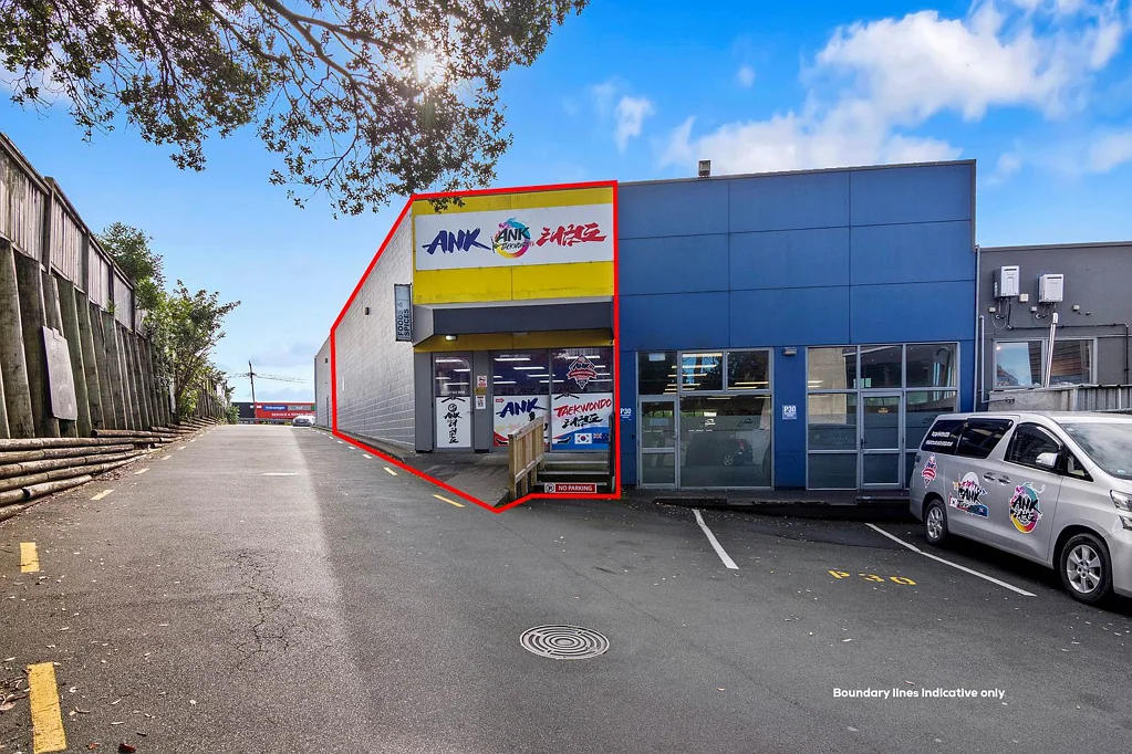 Wairau Valley  NORTH SHORE RETAIL ON BUSY MAIN ROAD