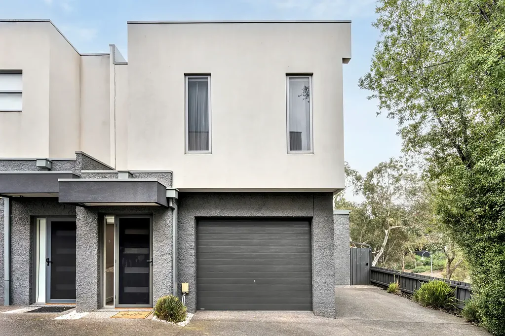 Airport West 3 Bedroom Exceptional Design Adjoins Leafy Parkland