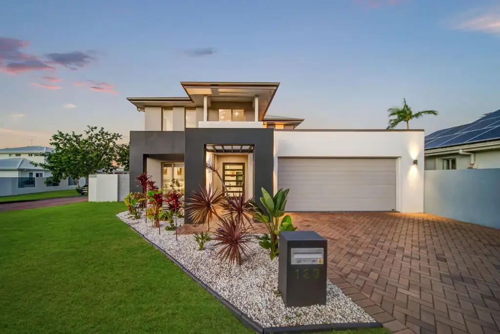 Parrearra 5Zimmer Prestige Family Living Moments from Beaches, Dining & Lifestyle Amenities